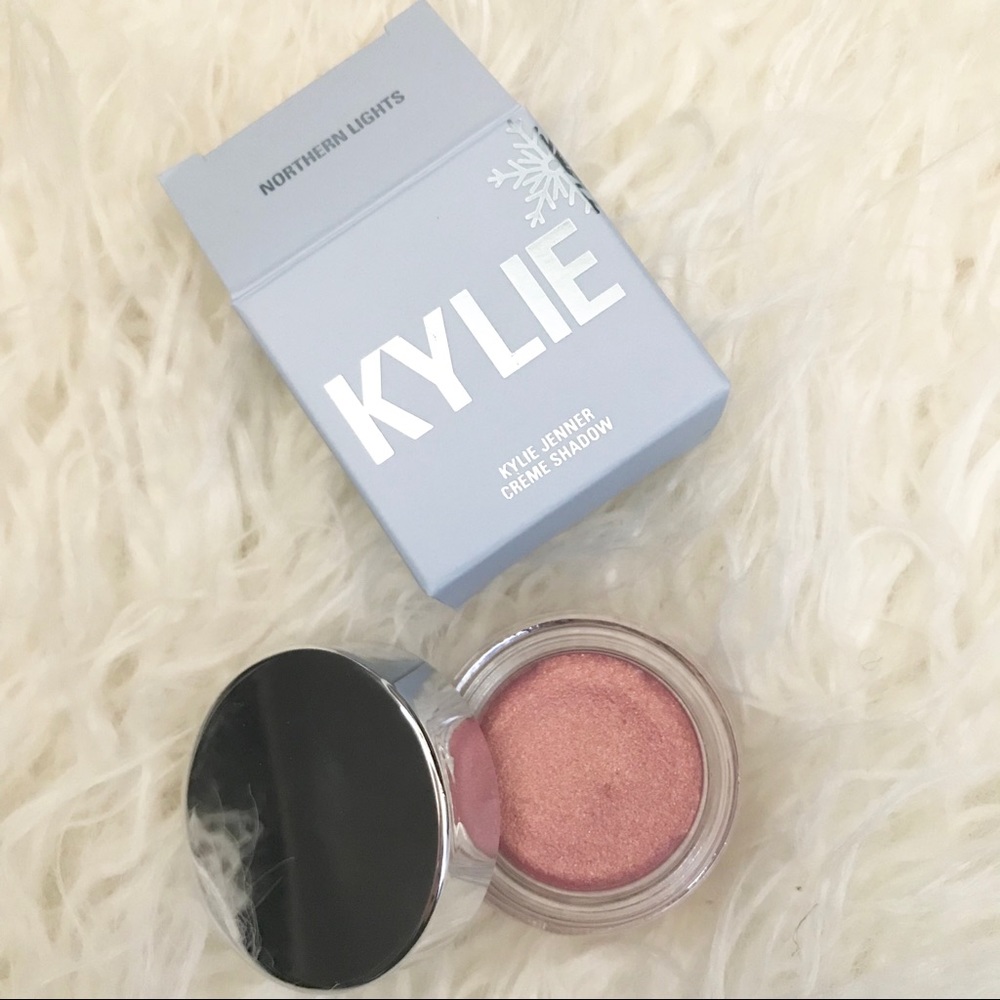 Kylie Jenner cream shadow northern lights